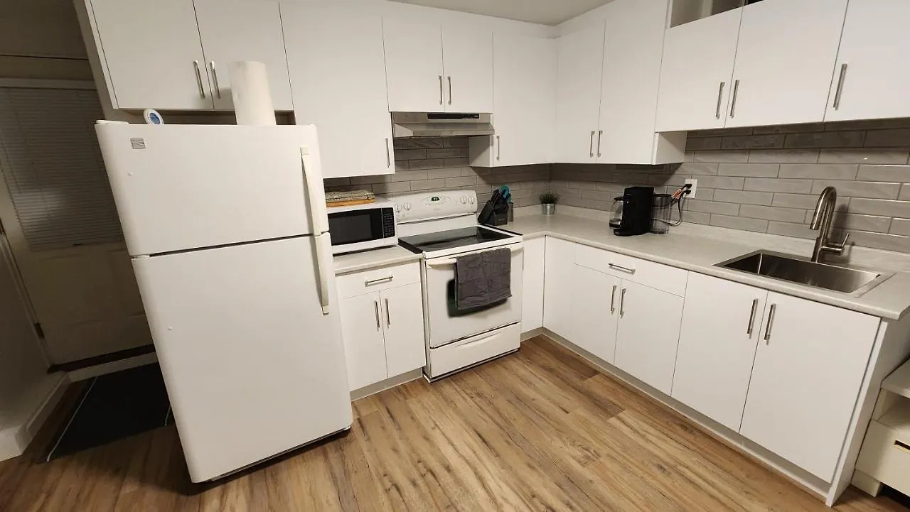 Charming East Van Hideaway - Near Skytrain Vancouver Canada