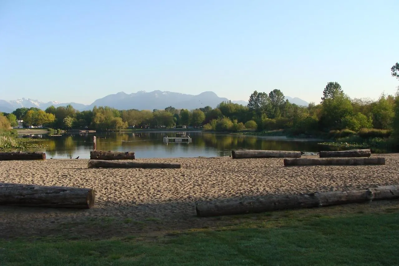 Charming East Van Hideaway - Near Skytrain Vancouver