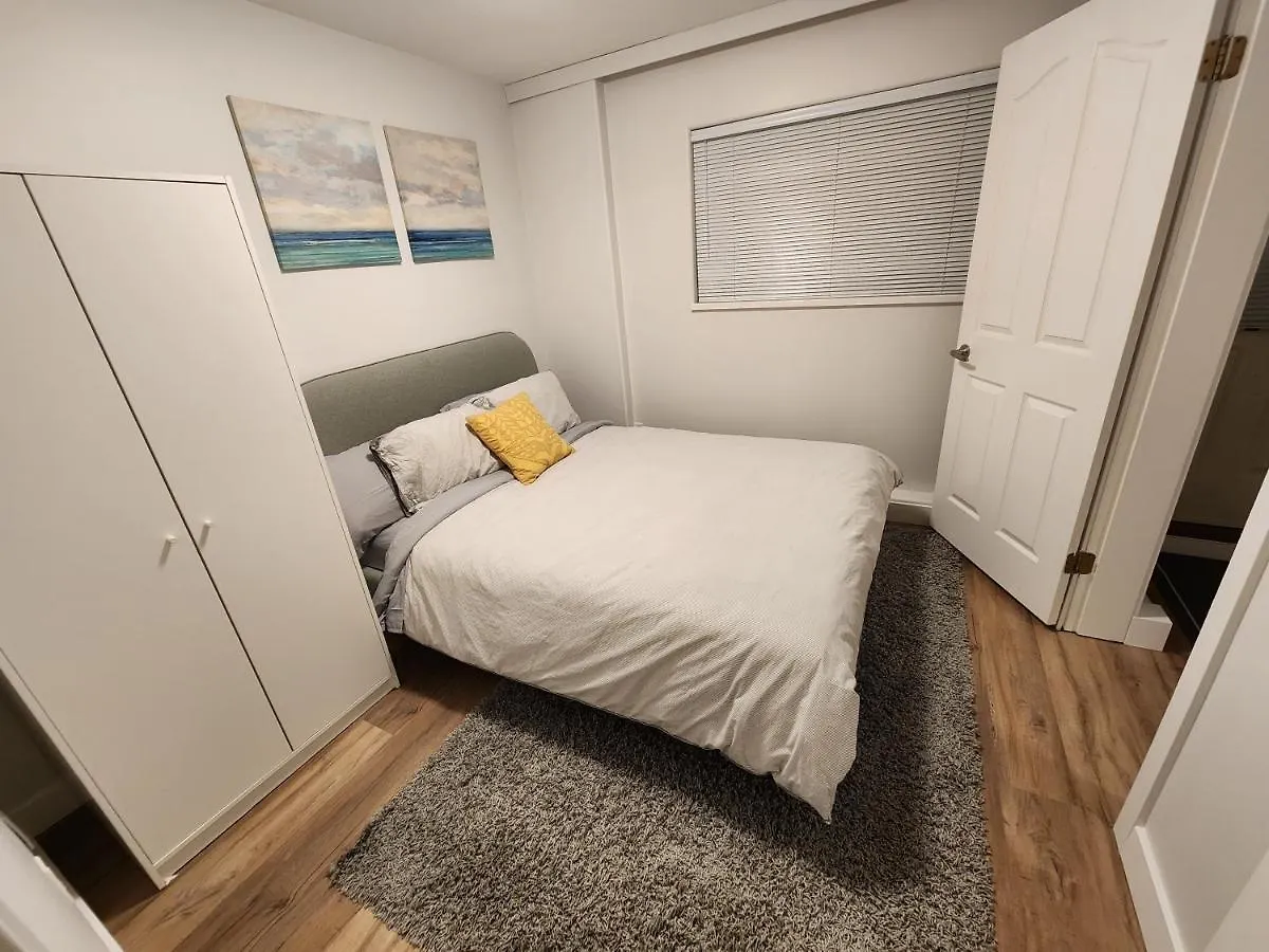 Charming East Van Hideaway - Near Skytrain Vancouver Guest house